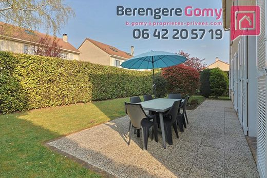 Luxury home in Le Plessis-Bouchard, Val d'Oise