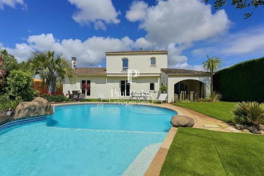 Luxury home in Mérignac, Gironde