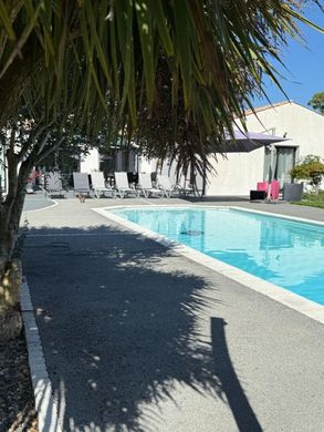 Luxury home in Le Thou, Charente-Maritime