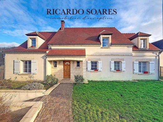 Luxury home in Cinqueux, Oise