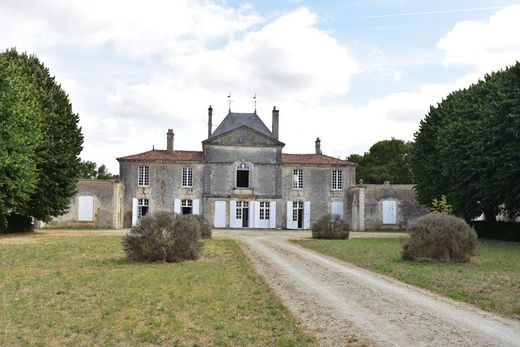 Castillo en Mazeray, Charenta Marítima