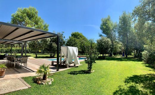 Luxury home in Saint-Didier, Vaucluse