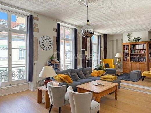 Apartment / Etagenwohnung in Pau, Pyrénées-Atlantiques