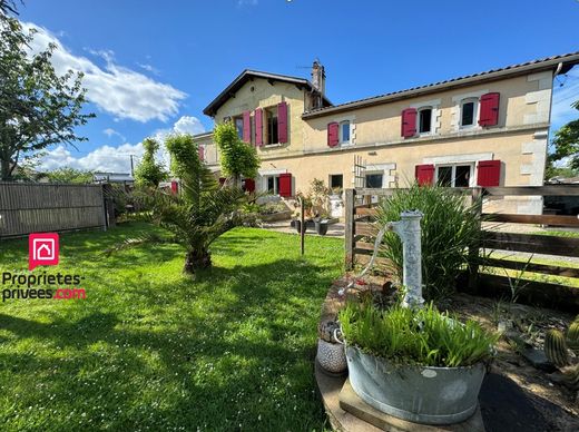 Luxury home in Izon, Gironde