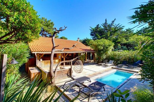 Luxury home in Lège-Cap-Ferret, Gironde