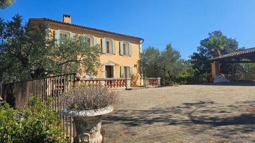 منزل ريفي ﻓﻲ Trans-en-Provence, Var