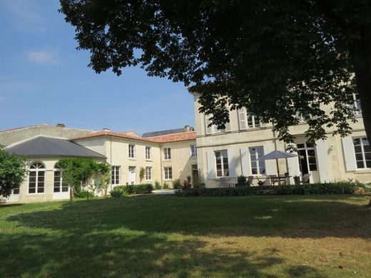 Villa in Fontenay-le-Comte, Vendée