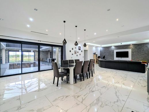 Luxury home in Mondavezan, Upper Garonne