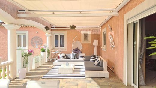 Luxe woning in Arles, Bouches-du-Rhône