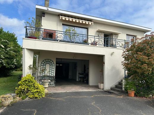 Luxus-Haus in Villenave-d'Ornon, Gironde