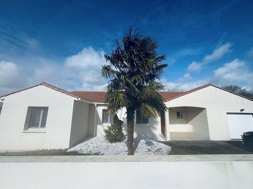 Luxury home in Mortagne-sur-Sèvre, Vendée