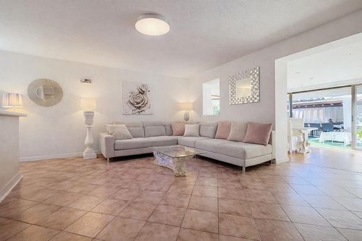 Luxury home in Mouans-Sartoux, Alpes-Maritimes