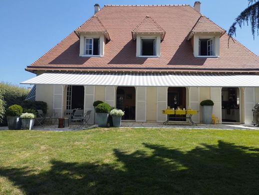 Casa di lusso a Hérouville-Saint-Clair, Calvados