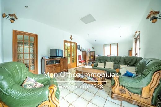 Luxus-Haus in Mimet, Bouches-du-Rhône