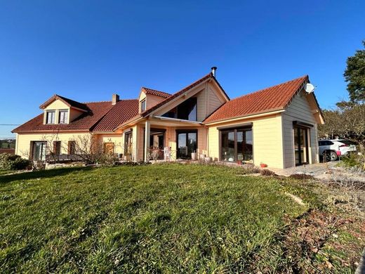 Luxury home in Magnet, Allier