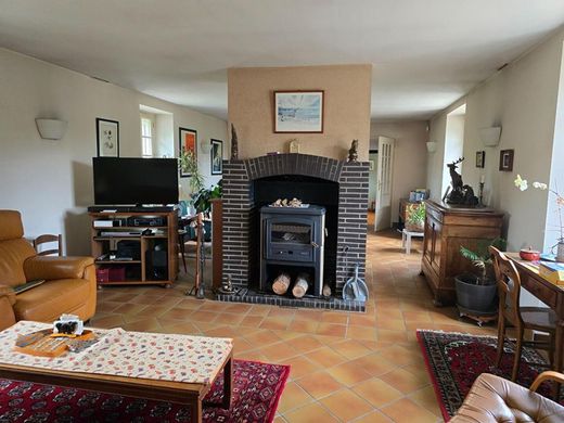 Luxe woning in Chappes, Allier