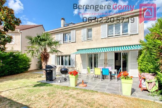 Casa di lusso a Le Plessis-Bouchard, Val d'Oise