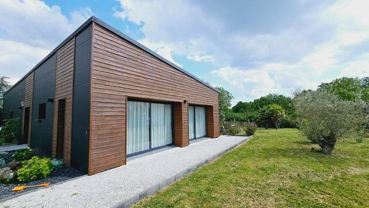 Luxury home in Saint-Doulchard, Cher