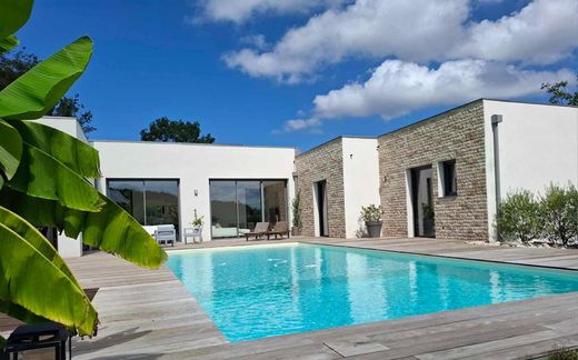 Luxury home in Ramasse, Ain