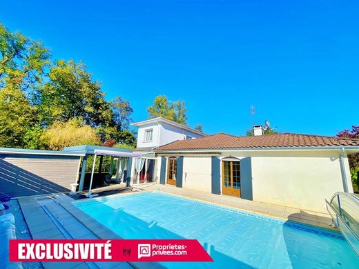 Luxury home in Artigues-près-Bordeaux, Gironde