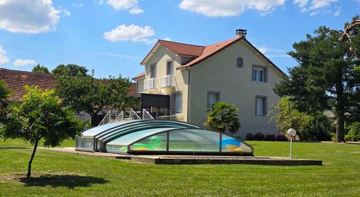 Luxus-Haus in Serbannes, Allier