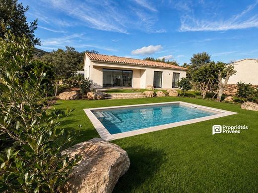Maison de luxe à Sainte-Lucie de Porto-Vecchio, Corse-du-Sud