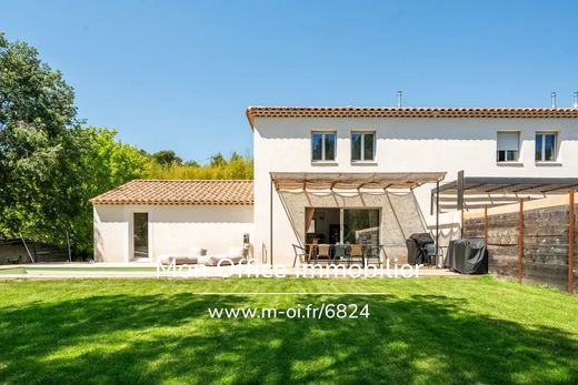 Villa in Ventabren, Bouches-du-Rhône