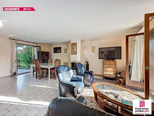 منزل ﻓﻲ Ozoir-la-Ferrière, Seine-et-Marne