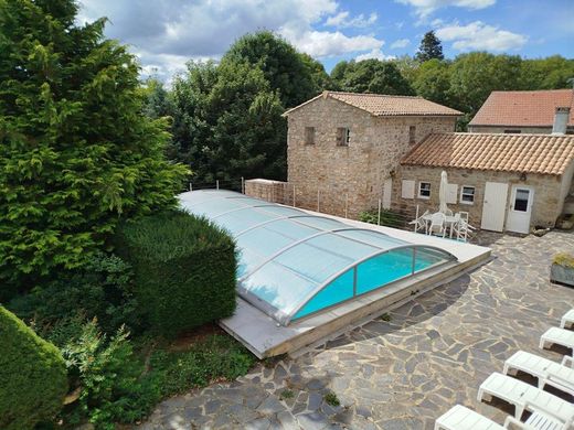 Luxury home in Luc, Lozère