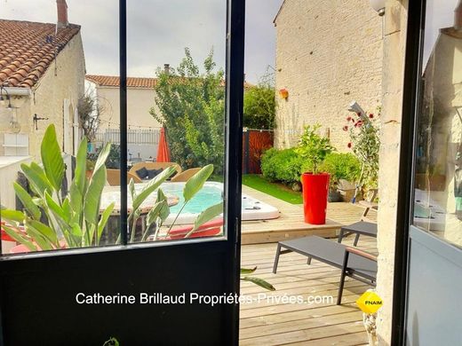 Luxury home in Saint-Médard-d'Aunis, Charente-Maritime