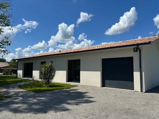 Casa de lujo en Saint-Aubin-de-Médoc, Gironda