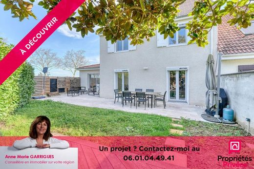 Maison de luxe à Décines-Charpieu, Rhône