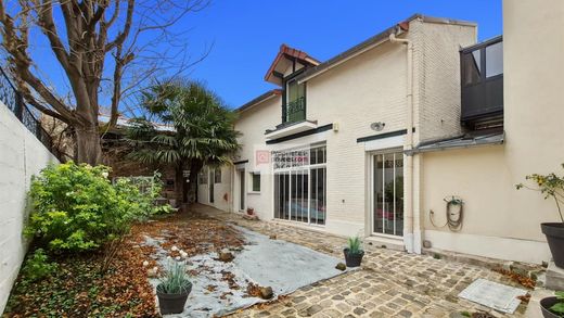 Luxury home in Suresnes, Hauts-de-Seine