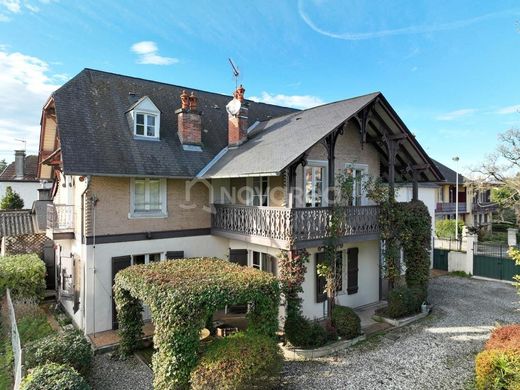 Casa de lujo en Gelos, Pirineos Atlánticos