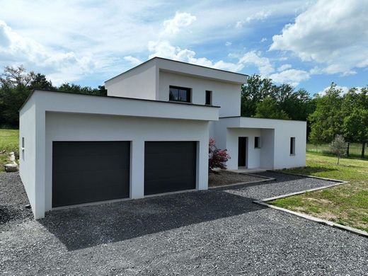 Casa di lusso a Orléat, Puy-de-Dôme