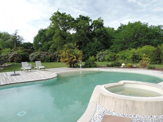 Luxury home in Luglon, Landes