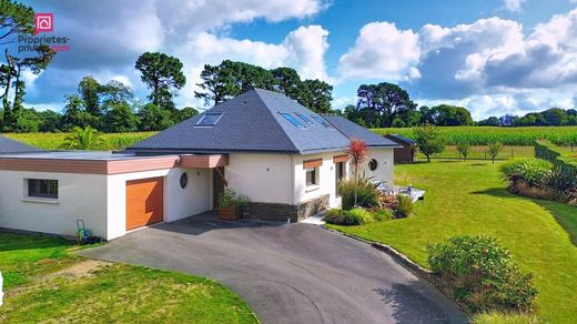 豪宅  Plouigneau, Finistère