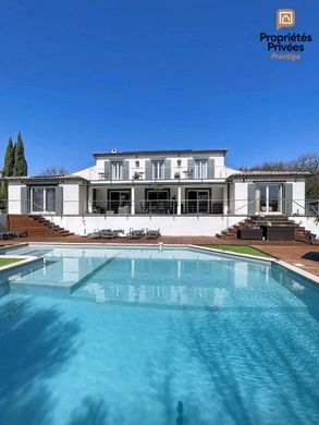 Villa in Saint-Maximin-la-Sainte-Baume, Var