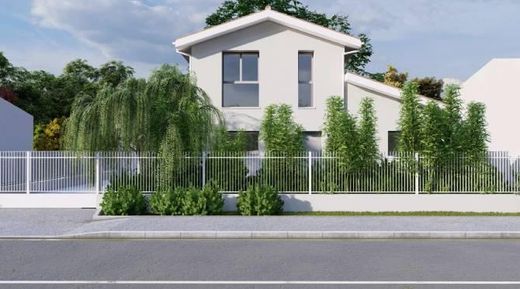 Luxury home in Saint-Médard-en-Jalles, Gironde