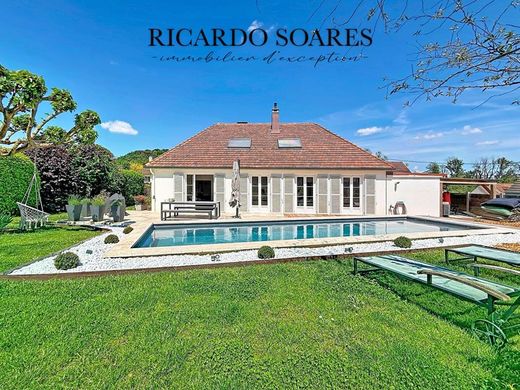 Luxury home in Cinqueux, Oise