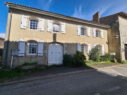 Meursac, Charente-Maritimeの高級住宅