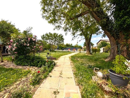 Luxury home in Montagne, Gironde
