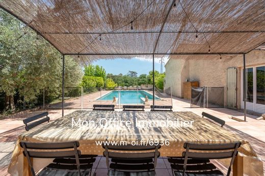 Luxury home in Pertuis, Vaucluse