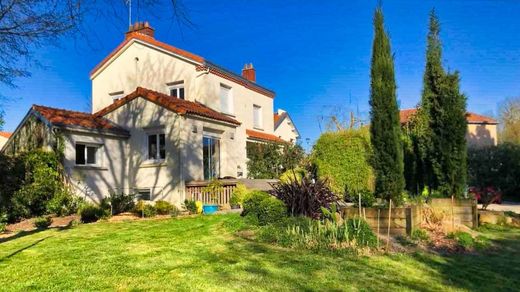 Luxe woning in Clisson, Loire-Atlantique