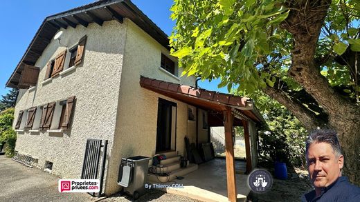 منزل ﻓﻲ Meyzieu, Rhône