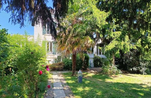 Luxury home in Neuilly-Plaisance, Seine-Saint-Denis