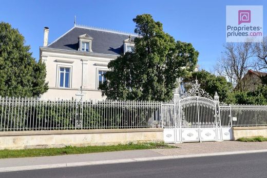 Villa in Villeneuve-la-Comtesse, Charente-Maritime