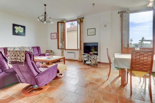 Beausoleil, Alpes-Maritimesのアパートメント