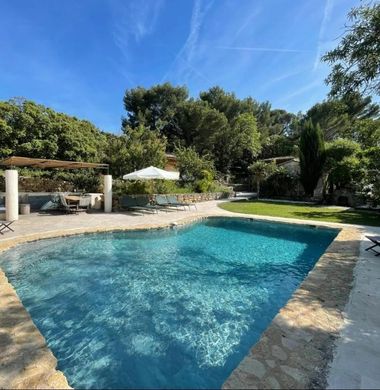 Villa in Pernes-les-Fontaines, Vaucluse