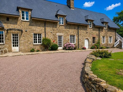 Schloss / Burg in Villebaudon, Manche